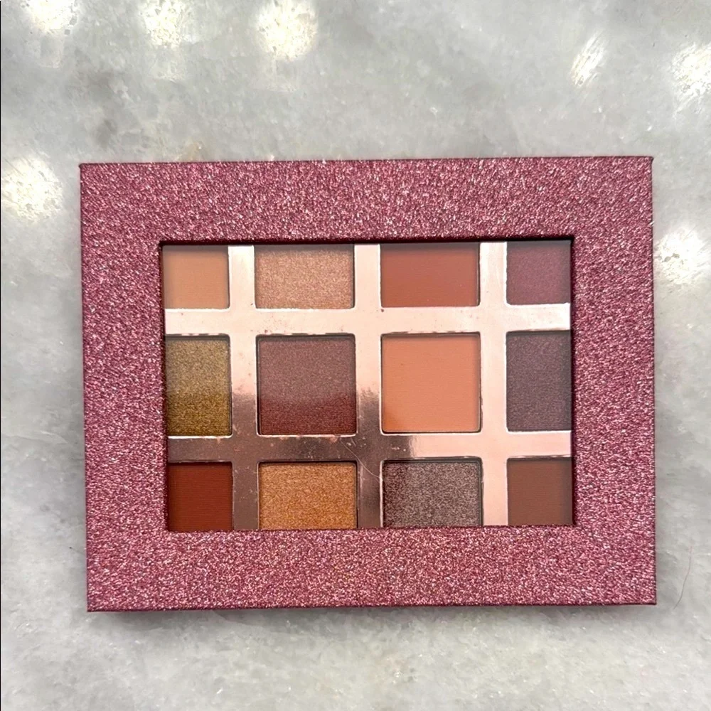 Glittery Eyeshadow Palette - Multi-Color - Picture 1 of 3